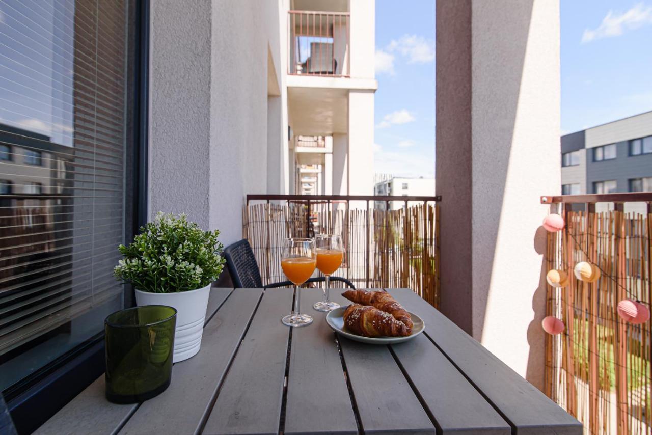 Lovely 1-bedroom Near Park In Lägenhet